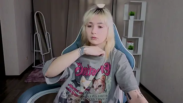 Snapshot of Nasy chatting on 12-01-25, 04:34 Nasy online show from 12-01-25, 04:34