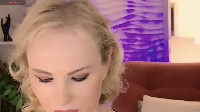 Snapshot of Sandra_Kind chatting on 06-07-26, 05:11 Sandra Kind online show from 06-07-26, 05:11