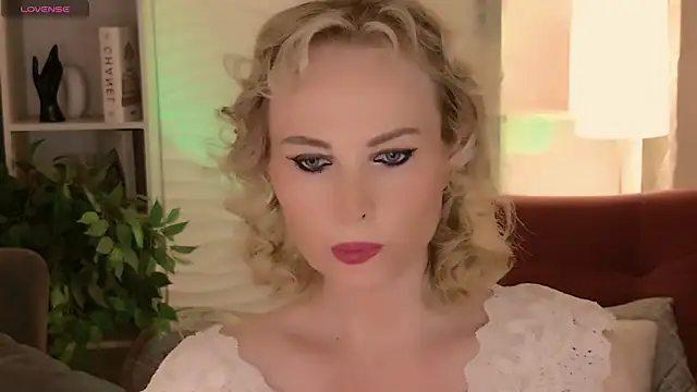 Snapshot of Sandra_Kind chatting on 06-27-26, 05:23 Sandra Kind online show from 06-27-26, 05:23