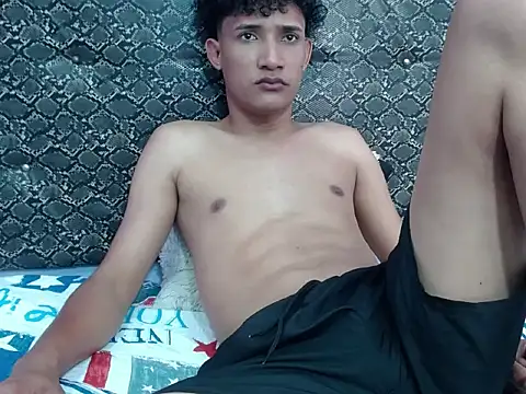 Snapshot of Boy_coll chatting on 10-02-25, 03:24 Boy coll online show from 10-02-25, 03:24