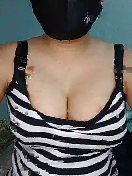 Snapshot of DesiLeela chatting on 07-31-26, 04:39 DesiLeela online show from 07-31-26, 04:39