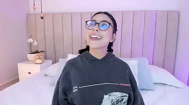 Snapshot of miss_martiina chatting on 03-13-25, 11:05 miss martiina online show from 03-13-25, 11:05