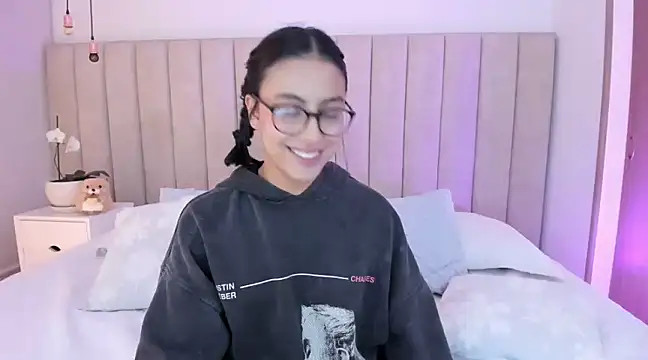 Snapshot of miss_martiina chatting on 03-14-25, 02:10 miss martiina online show from 03-14-25, 02:10