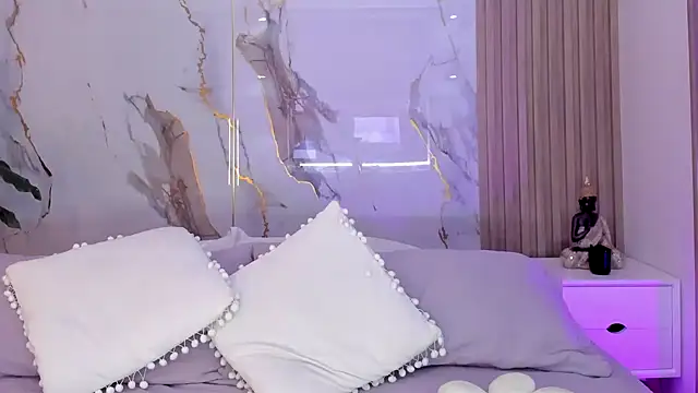 miss martiina online show from 01-08-26, 04:04