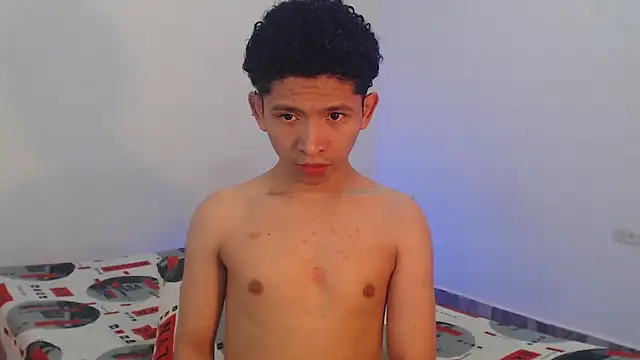 Snapshot of Magno_03 chatting on 03-17-25, 10:17 Magno 03 online show from 03-17-25, 10:17