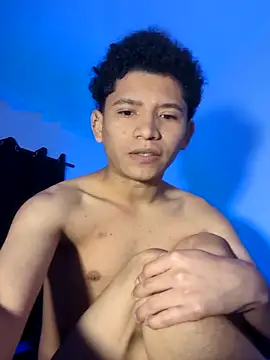 Snapshot of Magno_03 chatting on 10-22-25, 08:52 Magno 03 online show from 10-22-25, 08:52