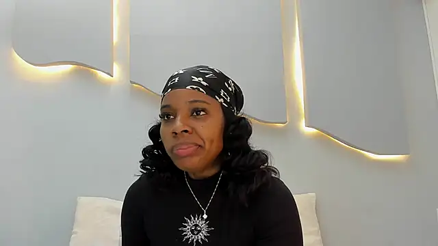 Snapshot of EmilyDiaaz chatting on 04-20-26, 12:30 EmilyDiaaz online show from 04-20-26, 12:30
