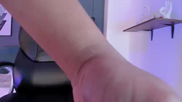 Snapshot of LianaSaez chatting on 02-27-25, 02:10 LianaSaez online show from 02-27-25, 02:10