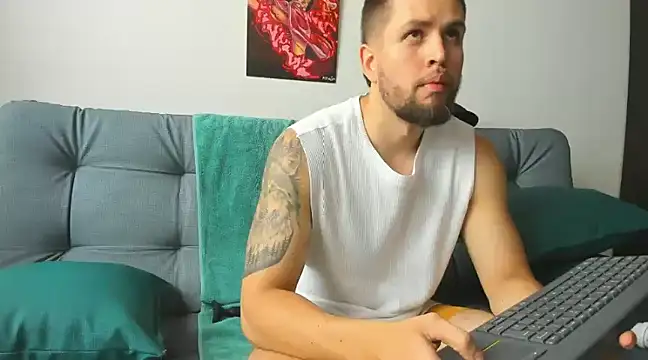 Snapshot of bastianwatson10 chatting on 03-19-25, 04:02 bastianwatson10 online show from 03-19-25, 04:02