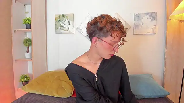 iiangel  online show from 12-17-25, 04:07