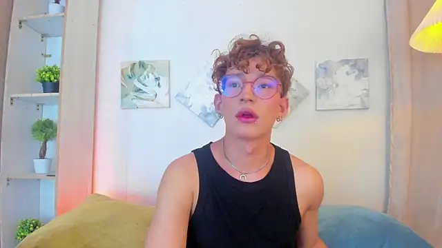 iiangel  online show from 12-19-25, 04:52