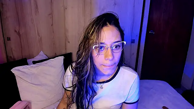 Snapshot of TANIA_06 chatting on 04-25-26, 01:14 TANIA 06 online show from 04-25-26, 01:14
