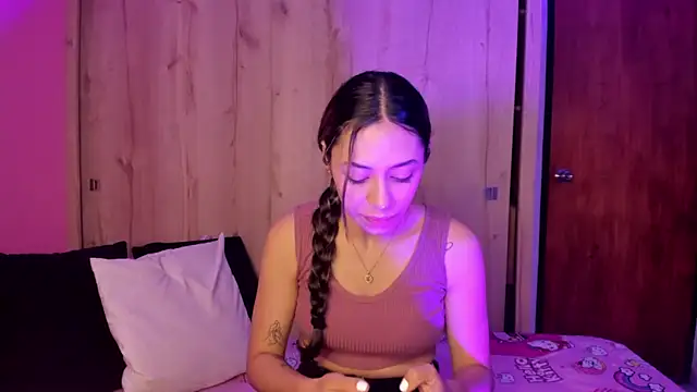 Snapshot of TANIA_06 chatting on 05-16-26, 01:10 TANIA 06 online show from 05-16-26, 01:10
