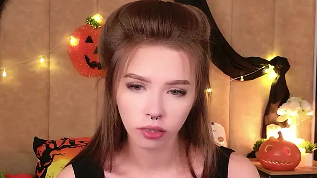 Sierra Fane online show from 11-03-25, 05:52