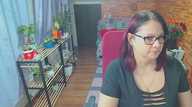 Snapshot of like2knowyou chatting on 03-03-25, 08:32 like2knowyou online show from 03-03-25, 08:32