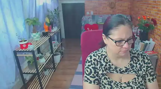 Snapshot of like2knowyou chatting on 03-04-25, 11:51 like2knowyou online show from 03-04-25, 11:51