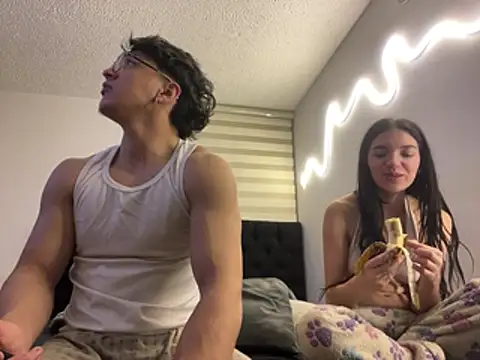 DesireLuxe online show from 04-17-26, 06:38