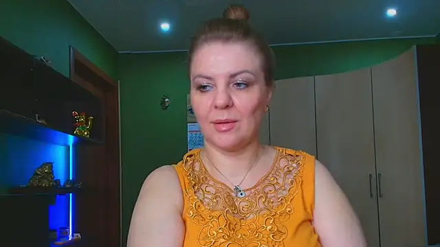 Snapshot of VeronikawGold chatting on 06-25-26, 05:45 VeronikawGold online show from 06-25-26, 05:45