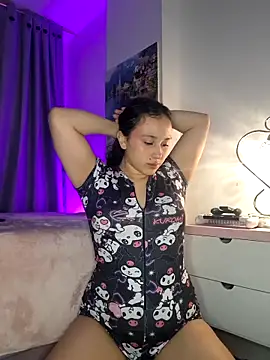 Snapshot of ammy_e chatting on 09-19-25, 02:57 ammy e online show from 09-19-25, 02:57