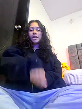 Snapshot of ammy_e chatting on 10-23-25, 03:00 ammy e online show from 10-23-25, 03:00