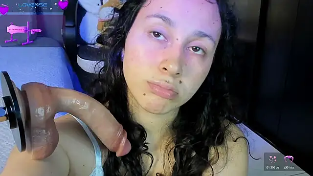 Snapshot of ammy_e chatting on 02-10-26, 01:43 ammy e online show from 02-10-26, 01:43