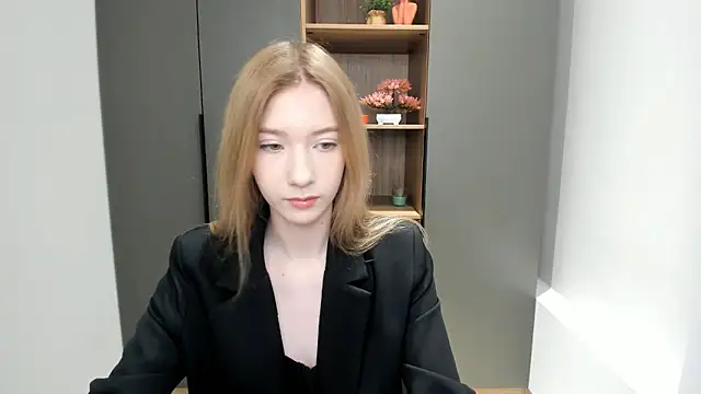 SunnivaCovil online show from 02-24-25, 09:53