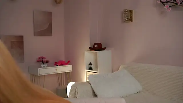 SunnivaCovil online show from 04-05-26, 02:36