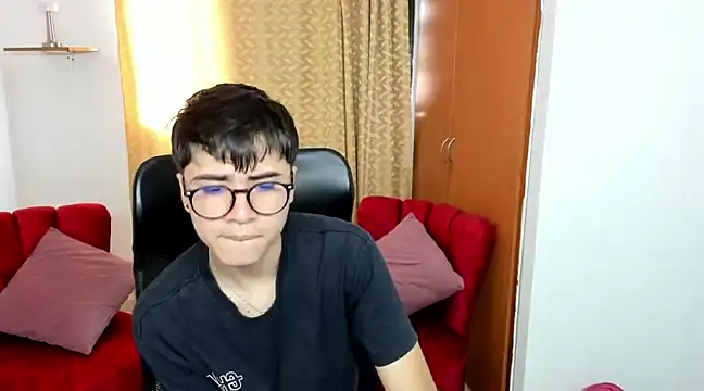 Snapshot of liam_orion chatting on 02-19-25, 06:32 liam orion online show from 02-19-25, 06:32