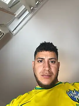 Snapshot of Leandro5523Z chatting on 04-22-26, 09:44 Leandro5523Z online show from 04-22-26, 09:44