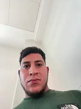 Snapshot of Leandro5523Z chatting on 05-16-26, 05:34 Leandro5523Z online show from 05-16-26, 05:34