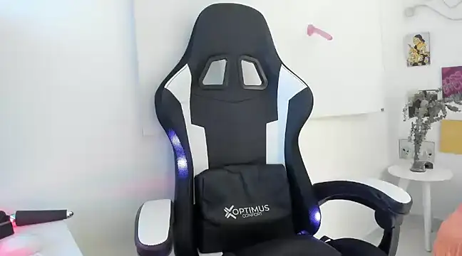 agaataa  online show from 03-19-25, 10:44