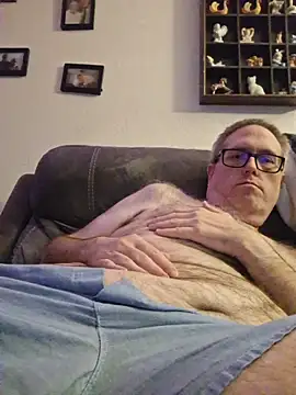 Snapshot of Smallone327 chatting on 03-16-26, 06:17 Smallone327 online show from 03-16-26, 06:17