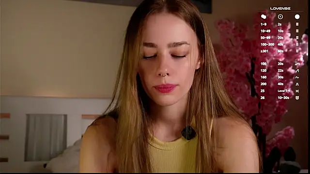 Snapshot of EmilaMills chatting on 05-17-26, 01:51 EmilaMills online show from 05-17-26, 01:51