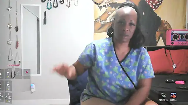 Snapshot of Queenanitadix chatting on 03-31-26, 09:15 Queenanitadix online show from 03-31-26, 09:15