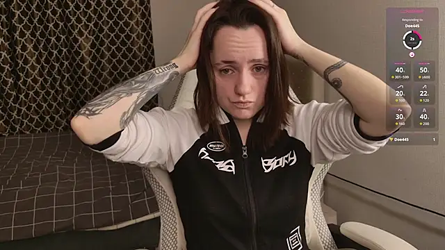 Luna Loveee online show from 11-14-25, 04:33