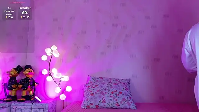 innocenthazel online show from 04-17-26, 02:58