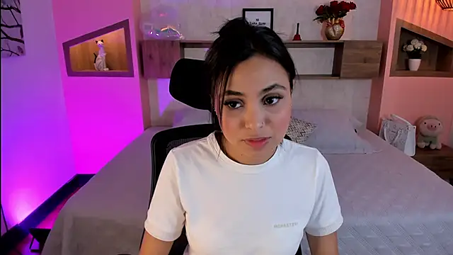 Lucia Brown  online show from 03-08-25, 01:14