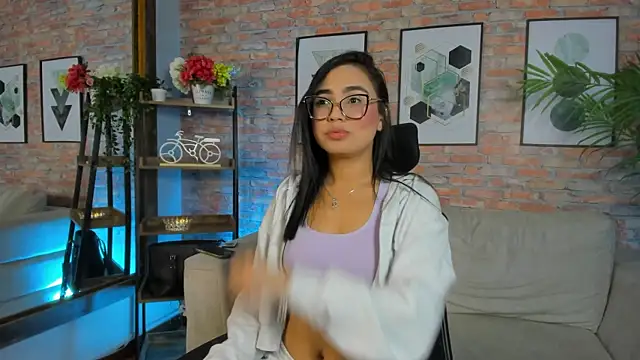 Lucia Brown  online show from 10-17-25, 01:14