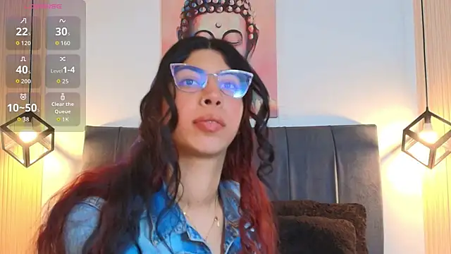 Snapshot of Cassie_bloom chatting on 11-28-25, 08:00 Cassie bloom online show from 11-28-25, 08:00