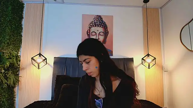 Snapshot of Cassie_bloom chatting on 12-04-25, 07:44 Cassie bloom online show from 12-04-25, 07:44