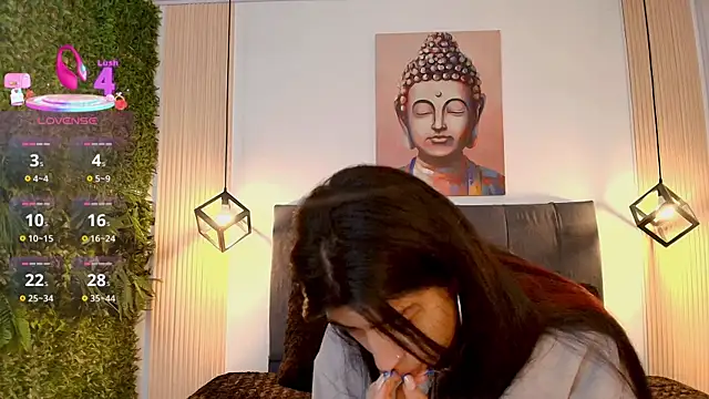 Snapshot of Cassie_bloom chatting on 01-13-26, 07:30 Cassie bloom online show from 01-13-26, 07:30