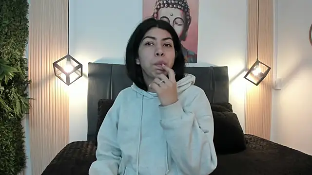 Snapshot of Cassie_bloom chatting on 02-01-26, 03:27 Cassie bloom online show from 02-01-26, 03:27