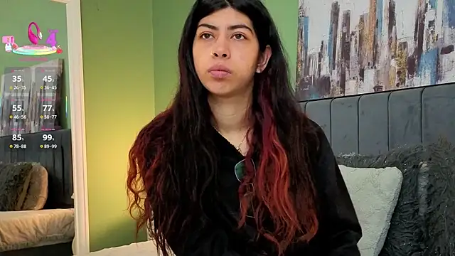 Snapshot of Cassie_bloom chatting on 05-03-26, 03:12 Cassie bloom online show from 05-03-26, 03:12