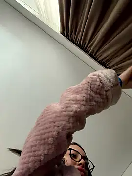 Mia Splash online show from 01-18-26, 08:07