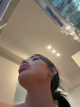 Mia Splash online show from 05-15-26, 07:32