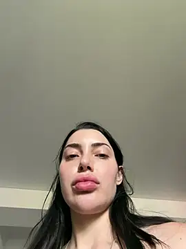 Snapshot of Mia_Splash chatting on 06-18-26, 10:41 Mia Splash online show from 06-18-26, 10:41