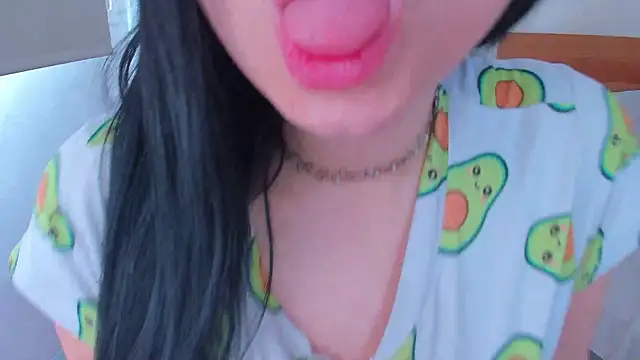Snapshot of ValeeryRose_ chatting on 10-11-25, 12:36 ValeeryRose online show from 10-11-25, 12:36