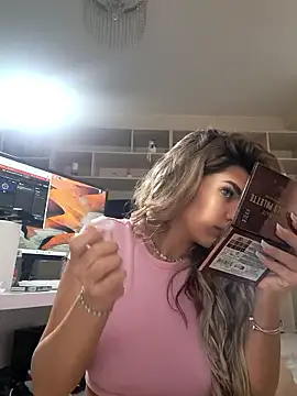 Snapshot of Bella_Posh chatting on 01-19-26, 07:34 Bella Posh online show from 01-19-26, 07:34