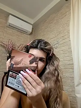 Snapshot of Bella_Posh chatting on 02-17-26, 01:07 Bella Posh online show from 02-17-26, 01:07