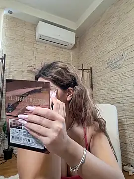 Snapshot of Bella_Posh chatting on 02-22-26, 08:13 Bella Posh online show from 02-22-26, 08:13